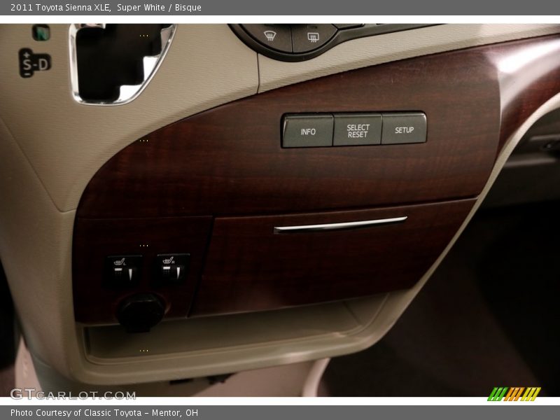 Super White / Bisque 2011 Toyota Sienna XLE