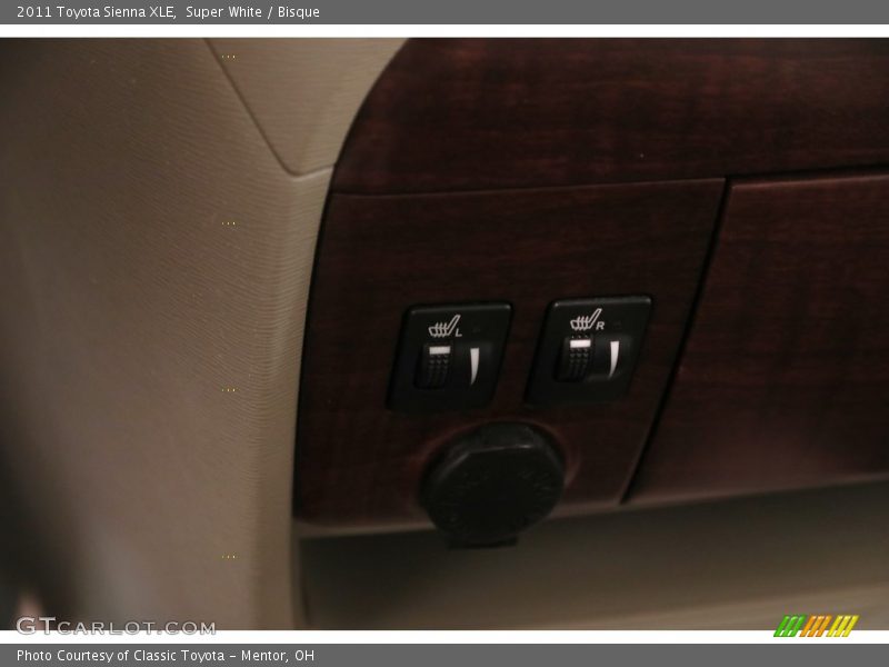 Super White / Bisque 2011 Toyota Sienna XLE