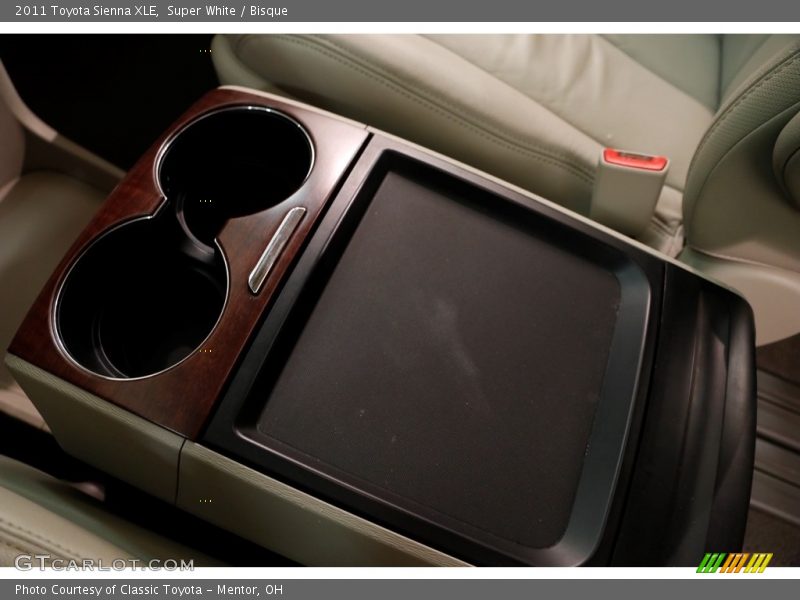 Super White / Bisque 2011 Toyota Sienna XLE