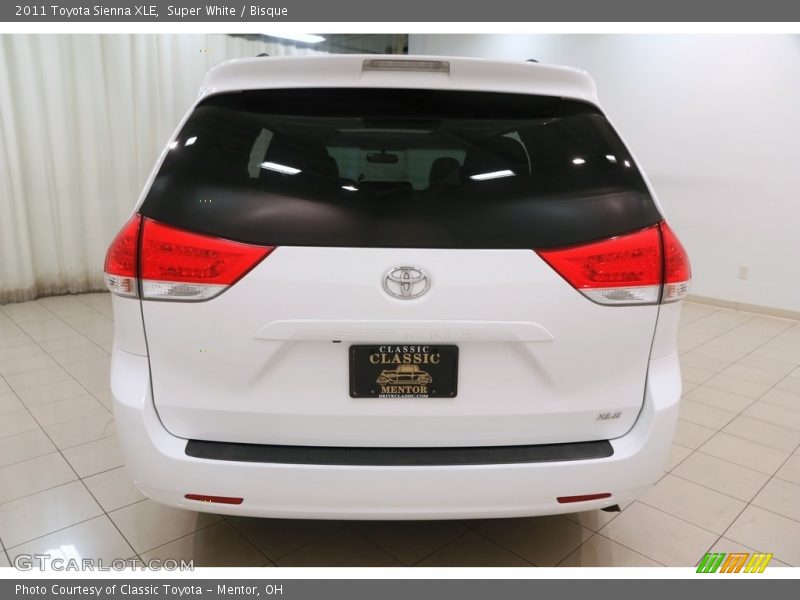 Super White / Bisque 2011 Toyota Sienna XLE