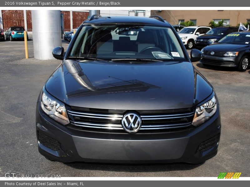 Pepper Gray Metallic / Beige/Black 2016 Volkswagen Tiguan S