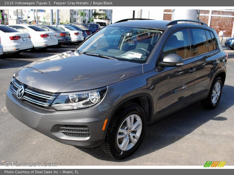 Pepper Gray Metallic / Beige/Black 2016 Volkswagen Tiguan S