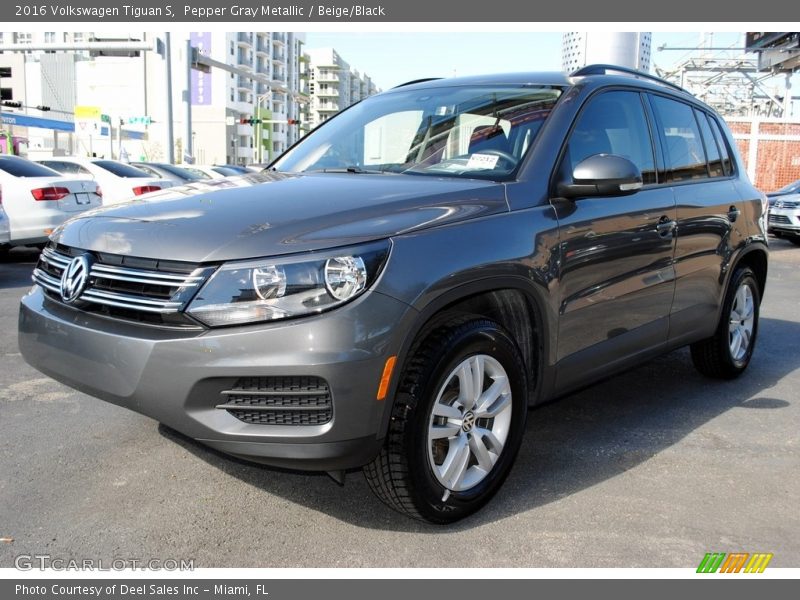Pepper Gray Metallic / Beige/Black 2016 Volkswagen Tiguan S