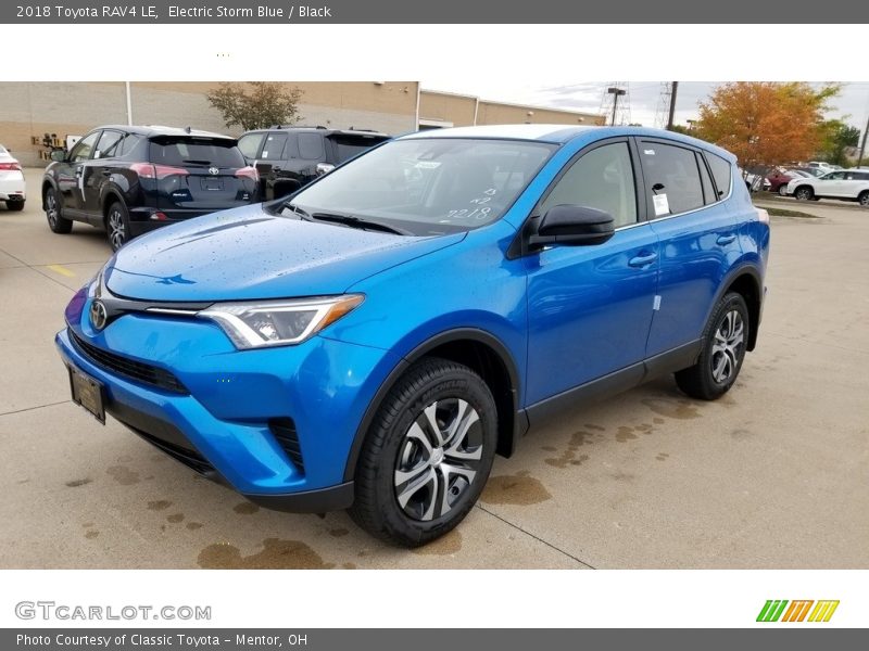 Electric Storm Blue / Black 2018 Toyota RAV4 LE