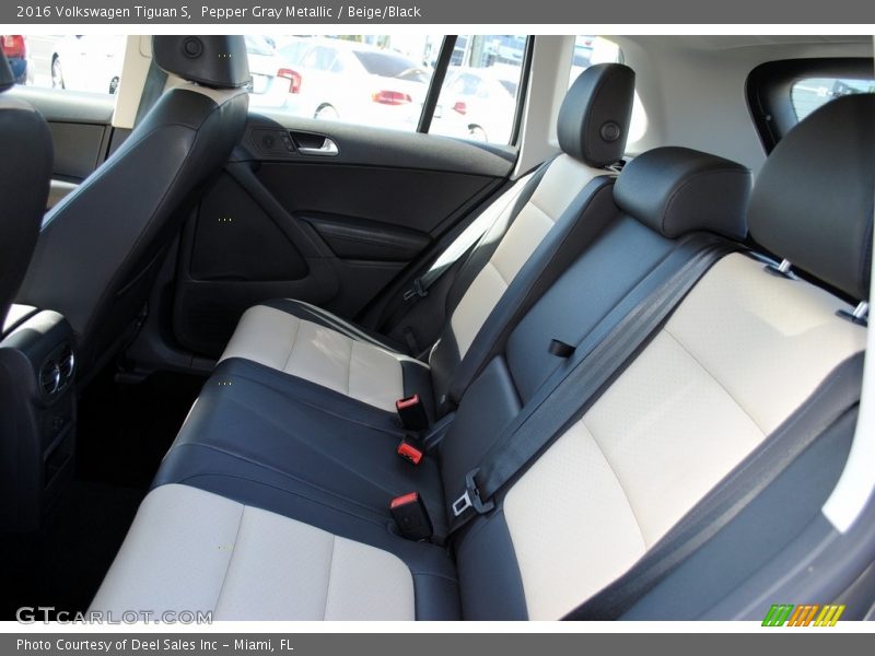 Pepper Gray Metallic / Beige/Black 2016 Volkswagen Tiguan S