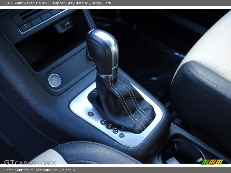 Pepper Gray Metallic / Beige/Black 2016 Volkswagen Tiguan S