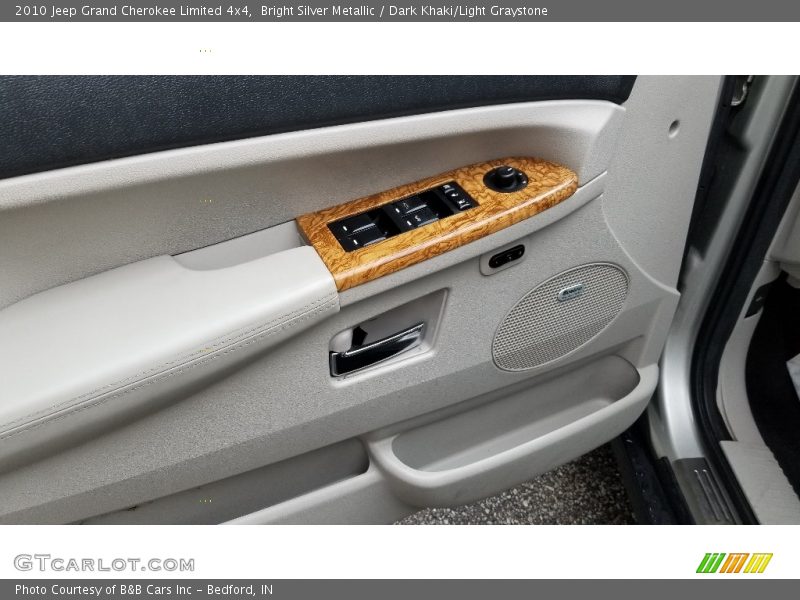 Bright Silver Metallic / Dark Khaki/Light Graystone 2010 Jeep Grand Cherokee Limited 4x4