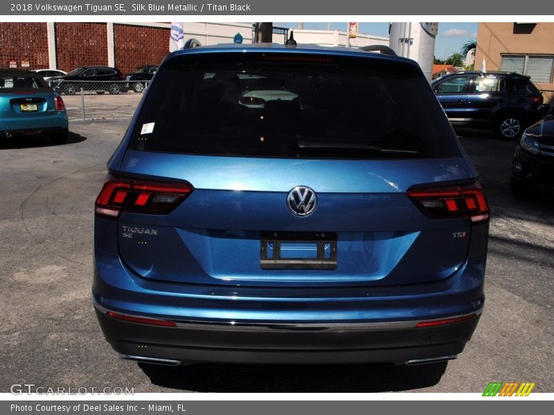 Silk Blue Metallic / Titan Black 2018 Volkswagen Tiguan SE