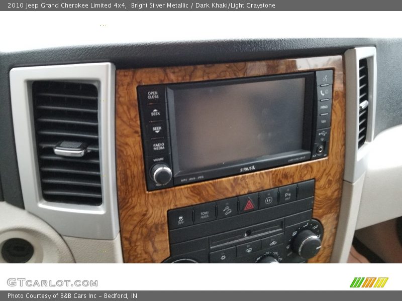 Bright Silver Metallic / Dark Khaki/Light Graystone 2010 Jeep Grand Cherokee Limited 4x4