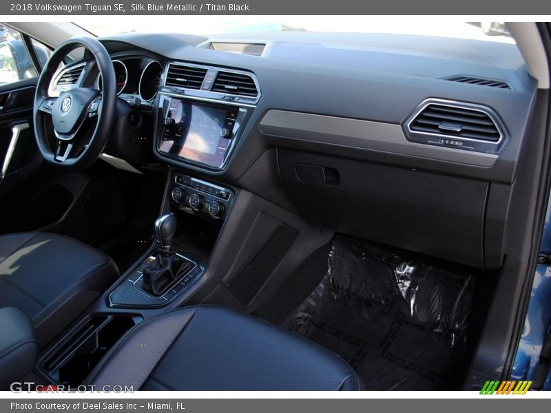 Silk Blue Metallic / Titan Black 2018 Volkswagen Tiguan SE