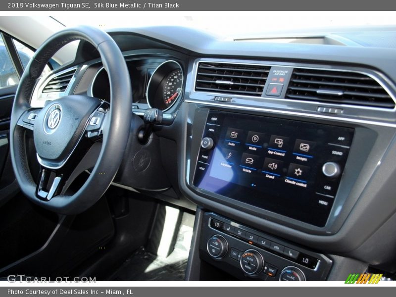 Silk Blue Metallic / Titan Black 2018 Volkswagen Tiguan SE