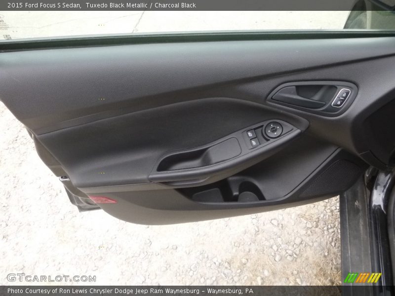 Tuxedo Black Metallic / Charcoal Black 2015 Ford Focus S Sedan