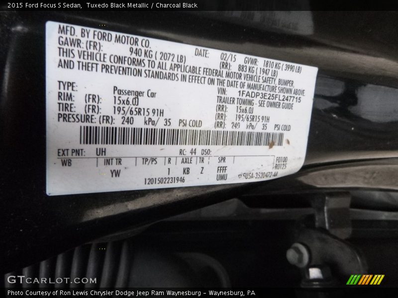 Tuxedo Black Metallic / Charcoal Black 2015 Ford Focus S Sedan