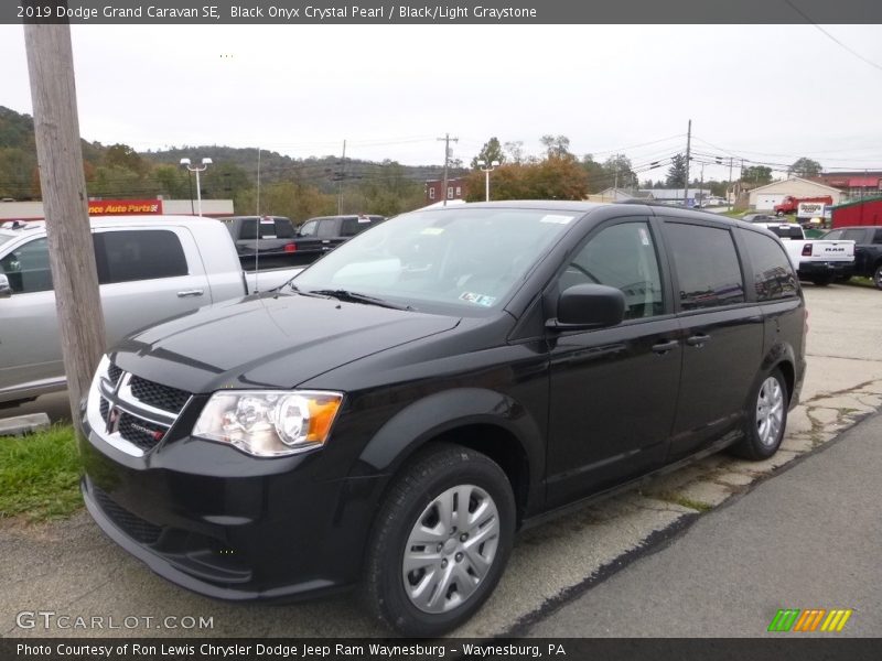 Black Onyx Crystal Pearl / Black/Light Graystone 2019 Dodge Grand Caravan SE