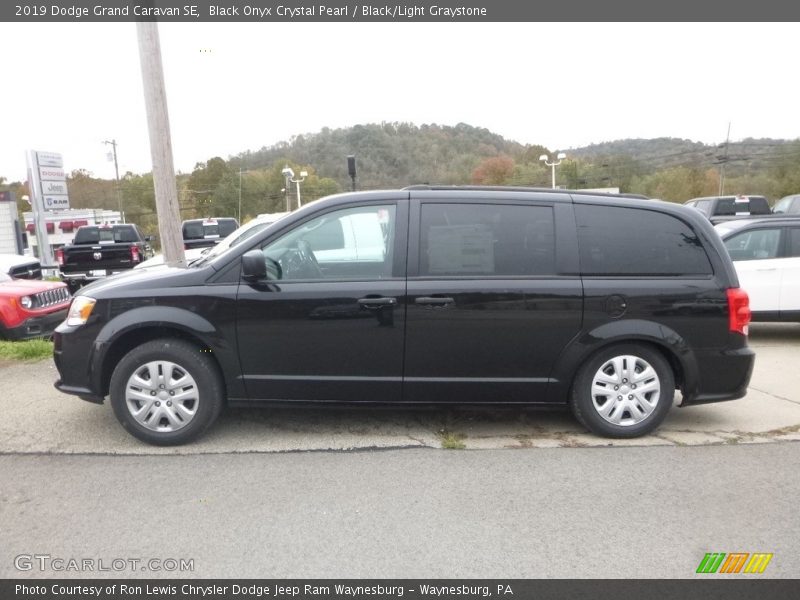 Black Onyx Crystal Pearl / Black/Light Graystone 2019 Dodge Grand Caravan SE