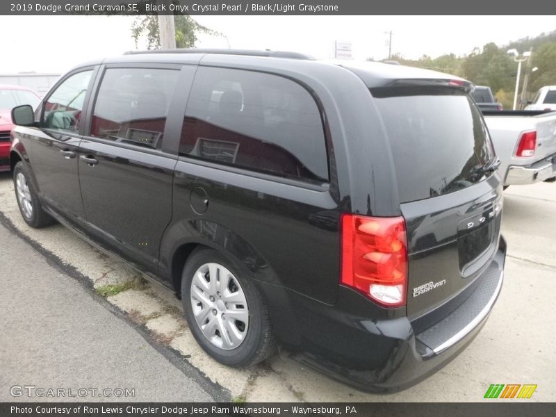Black Onyx Crystal Pearl / Black/Light Graystone 2019 Dodge Grand Caravan SE