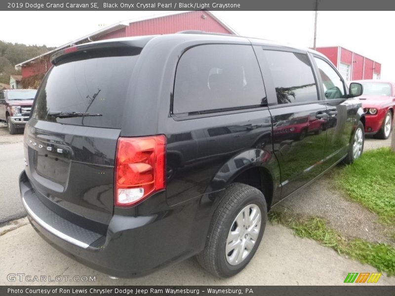 Black Onyx Crystal Pearl / Black/Light Graystone 2019 Dodge Grand Caravan SE