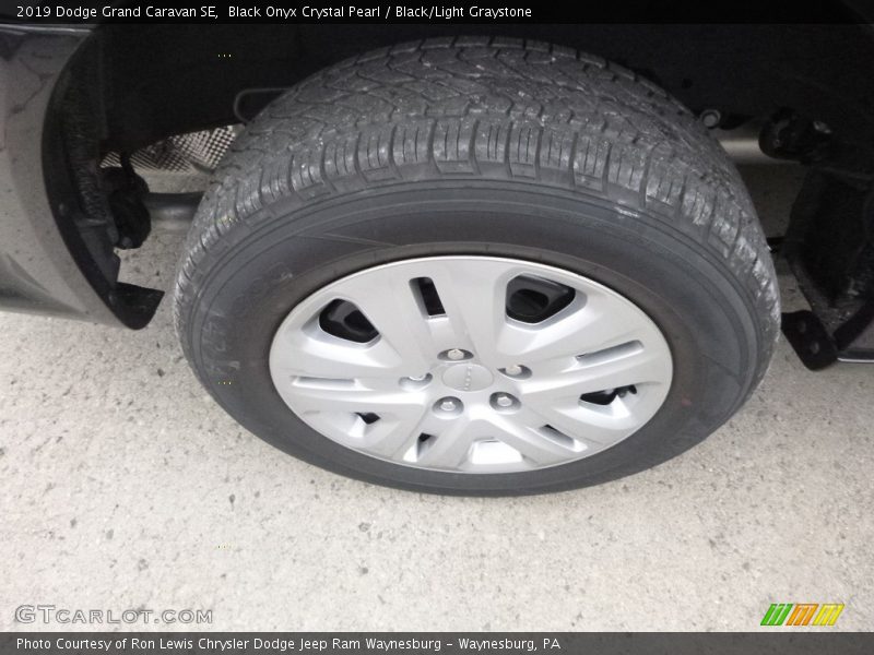Black Onyx Crystal Pearl / Black/Light Graystone 2019 Dodge Grand Caravan SE