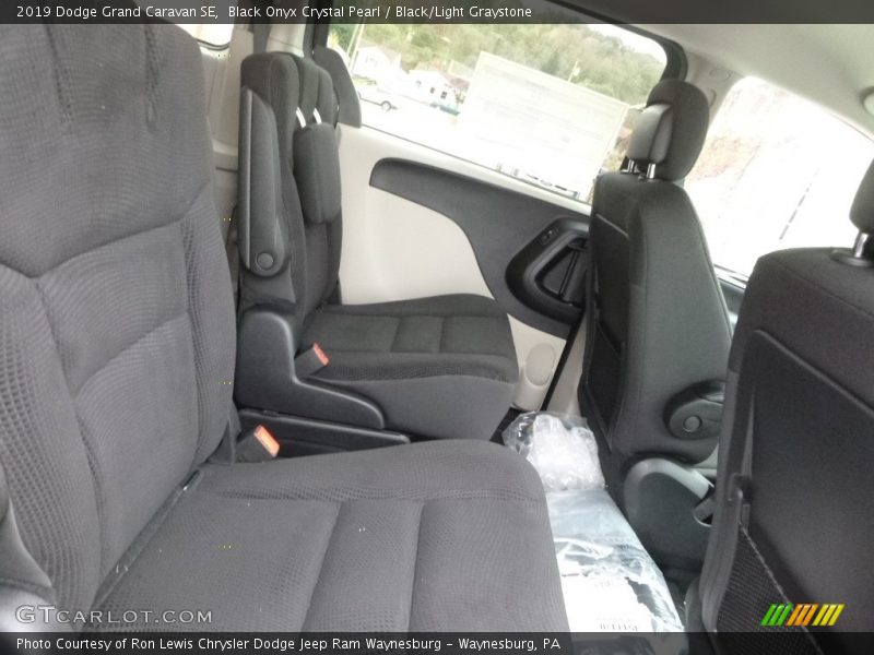 Black Onyx Crystal Pearl / Black/Light Graystone 2019 Dodge Grand Caravan SE