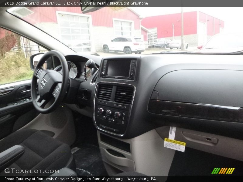 Black Onyx Crystal Pearl / Black/Light Graystone 2019 Dodge Grand Caravan SE