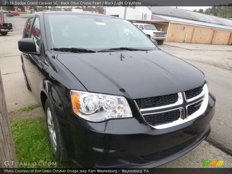 Black Onyx Crystal Pearl / Black/Light Graystone 2019 Dodge Grand Caravan SE