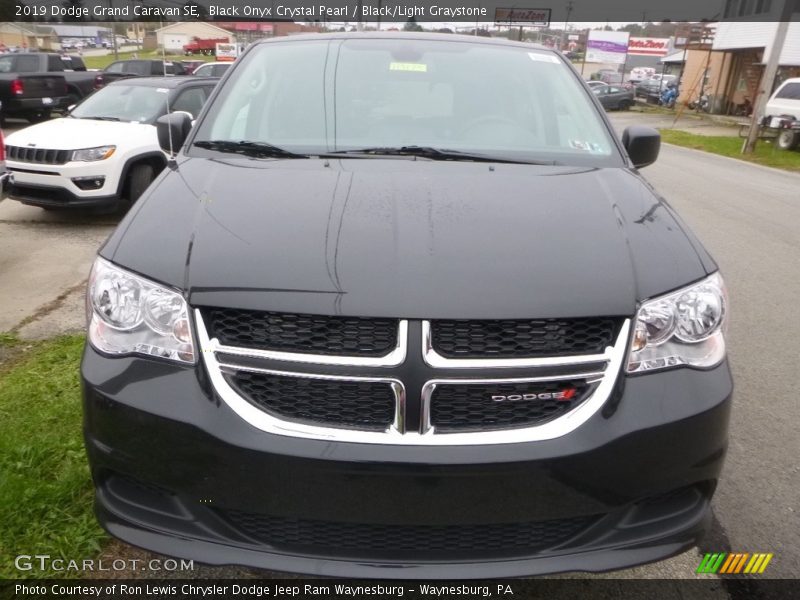 Black Onyx Crystal Pearl / Black/Light Graystone 2019 Dodge Grand Caravan SE