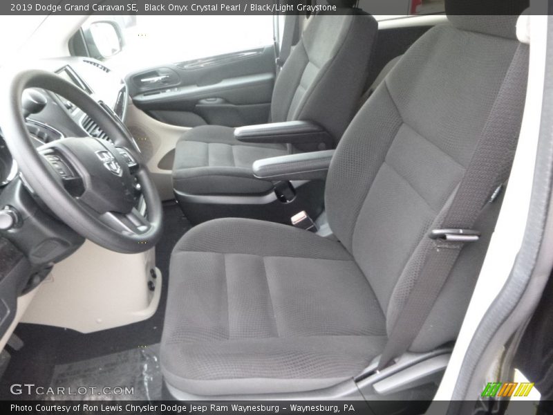 Black Onyx Crystal Pearl / Black/Light Graystone 2019 Dodge Grand Caravan SE