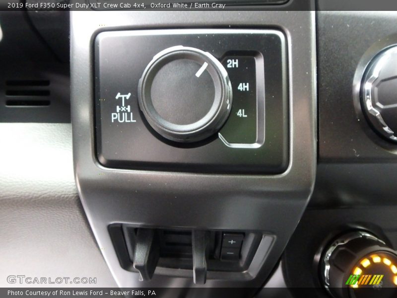 Controls of 2019 F350 Super Duty XLT Crew Cab 4x4