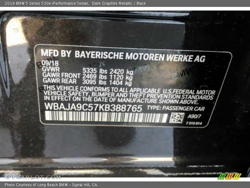 Dark Graphite Metallic / Black 2019 BMW 5 Series 530e iPerformance Sedan