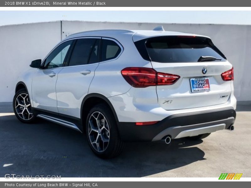 Mineral White Metallic / Black 2018 BMW X1 sDrive28i