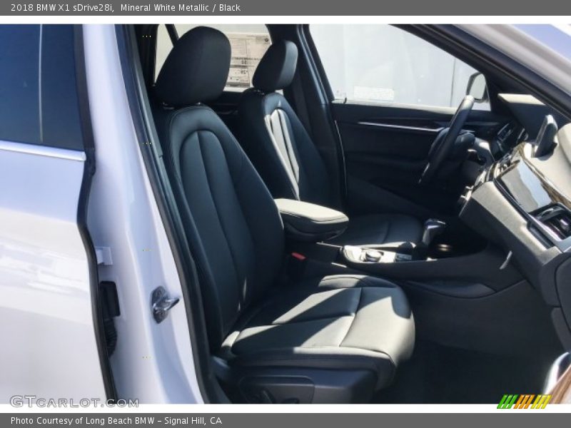 Mineral White Metallic / Black 2018 BMW X1 sDrive28i
