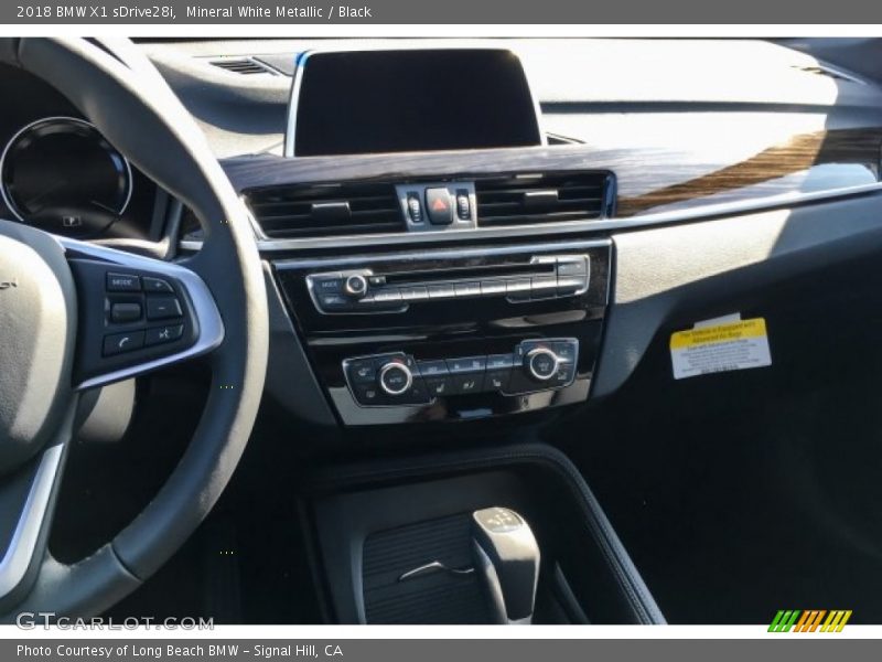 Mineral White Metallic / Black 2018 BMW X1 sDrive28i