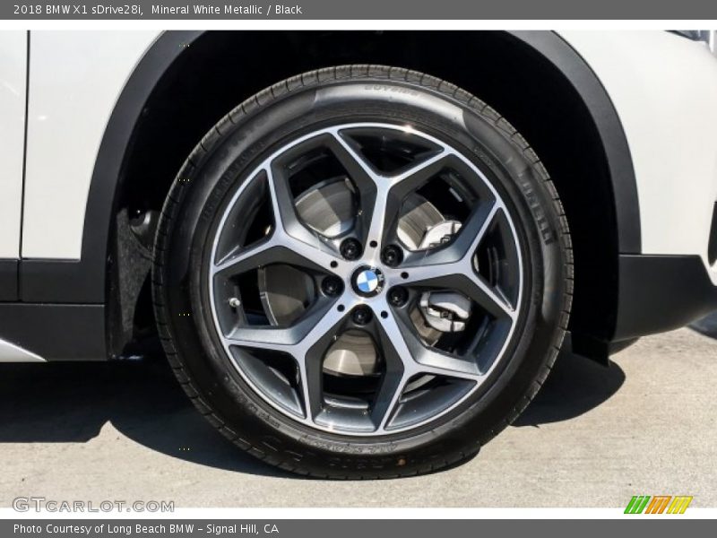 Mineral White Metallic / Black 2018 BMW X1 sDrive28i