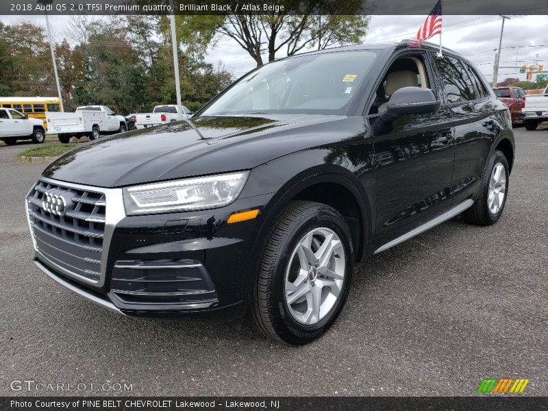 Front 3/4 View of 2018 Q5 2.0 TFSI Premium quattro