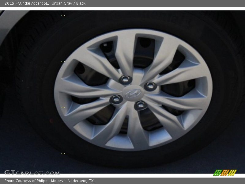 Urban Gray / Black 2019 Hyundai Accent SE