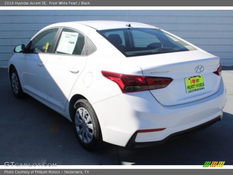 Frost White Pearl / Black 2019 Hyundai Accent SE