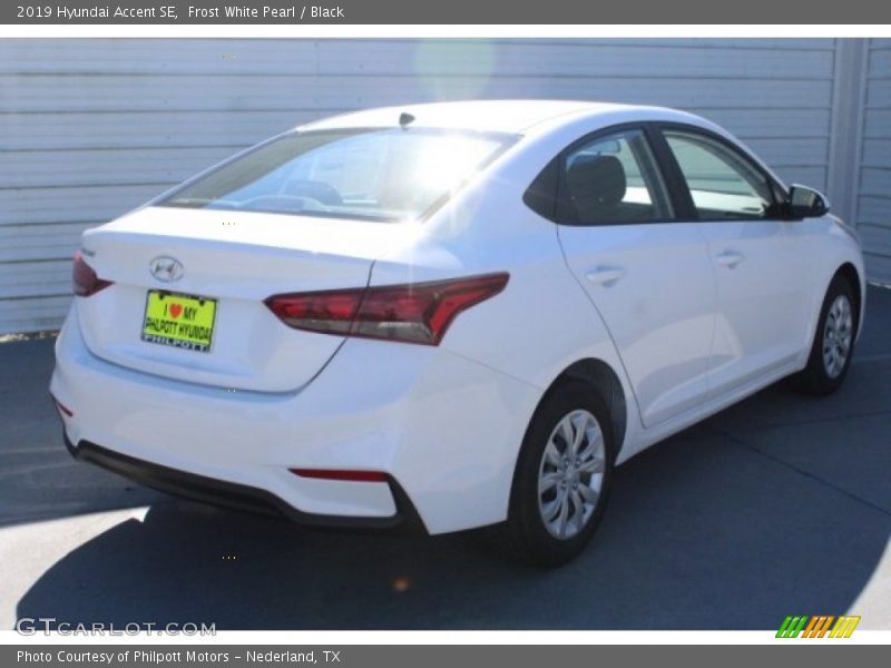 Frost White Pearl / Black 2019 Hyundai Accent SE