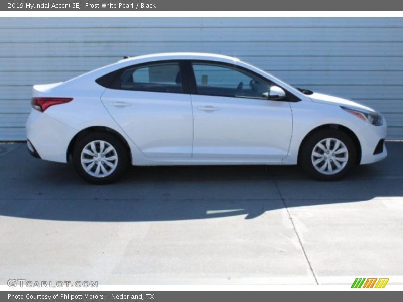 Frost White Pearl / Black 2019 Hyundai Accent SE