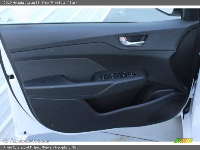 Frost White Pearl / Black 2019 Hyundai Accent SE