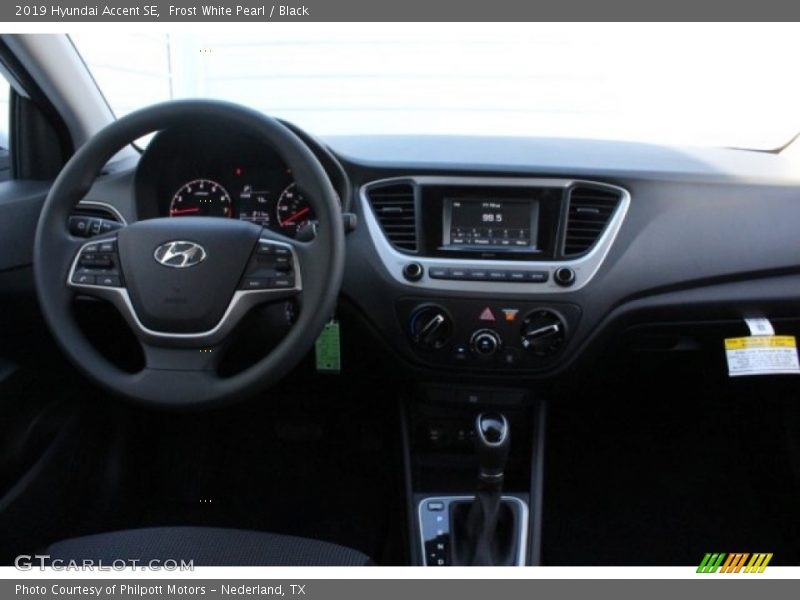 Frost White Pearl / Black 2019 Hyundai Accent SE