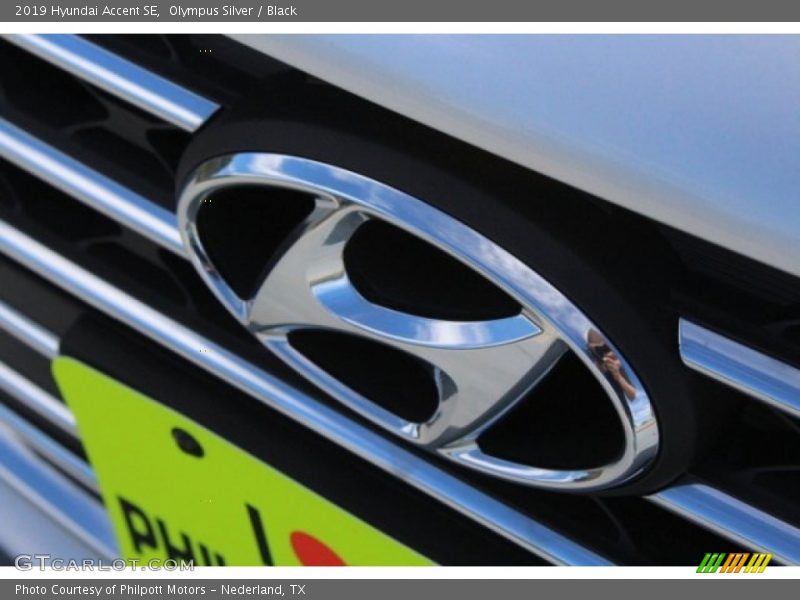 Olympus Silver / Black 2019 Hyundai Accent SE