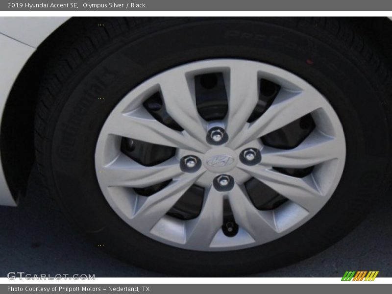 Olympus Silver / Black 2019 Hyundai Accent SE