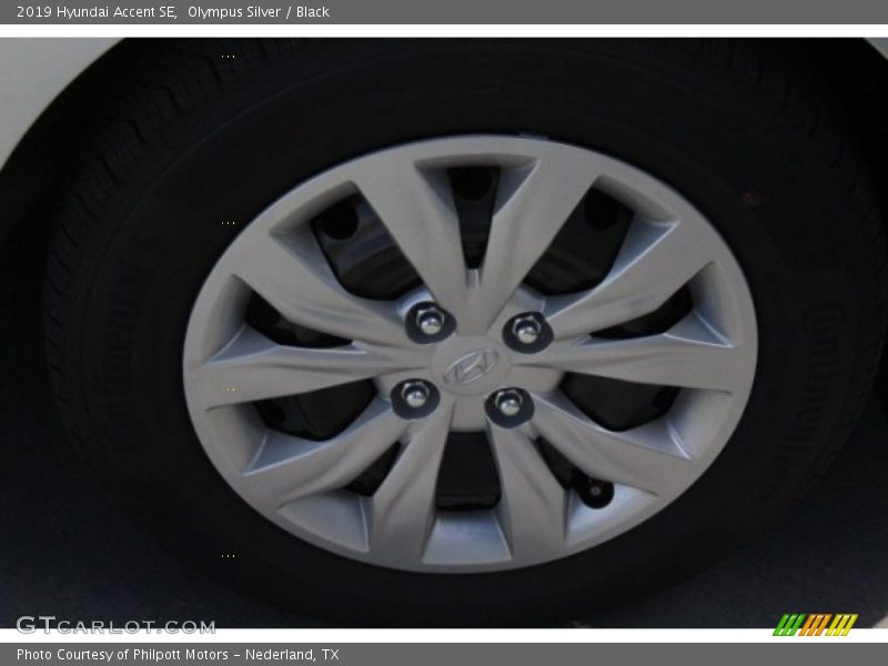 Olympus Silver / Black 2019 Hyundai Accent SE