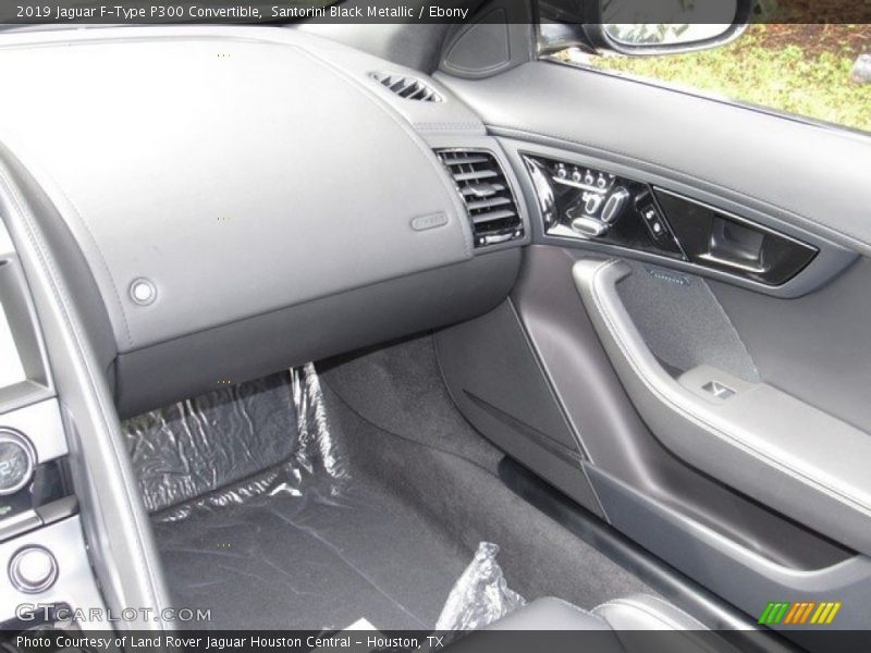 Santorini Black Metallic / Ebony 2019 Jaguar F-Type P300 Convertible