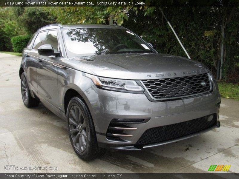 Front 3/4 View of 2019 Range Rover Velar R-Dynamic SE
