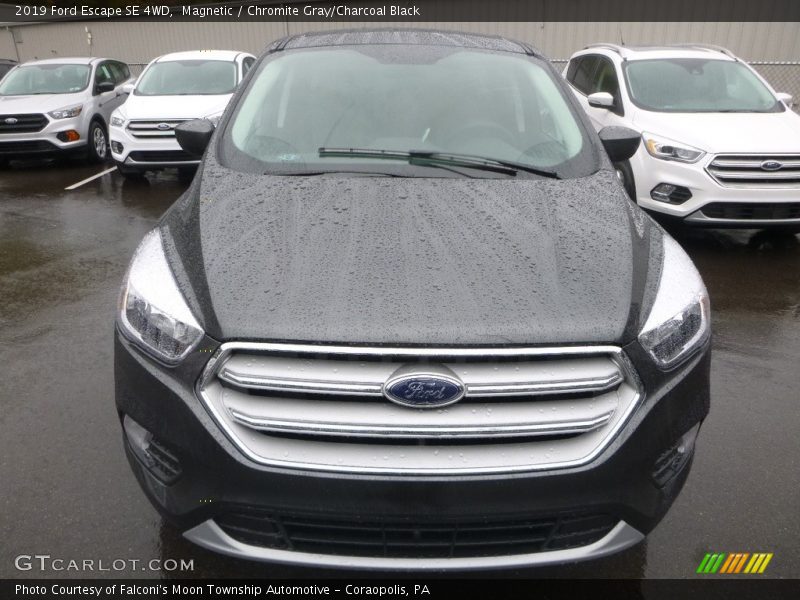 Magnetic / Chromite Gray/Charcoal Black 2019 Ford Escape SE 4WD