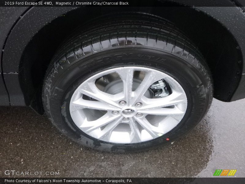 Magnetic / Chromite Gray/Charcoal Black 2019 Ford Escape SE 4WD