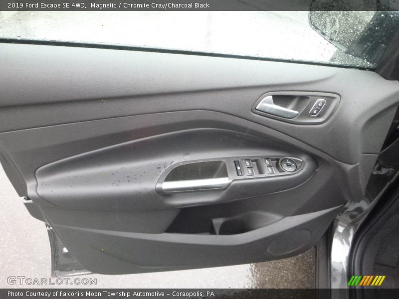 Magnetic / Chromite Gray/Charcoal Black 2019 Ford Escape SE 4WD
