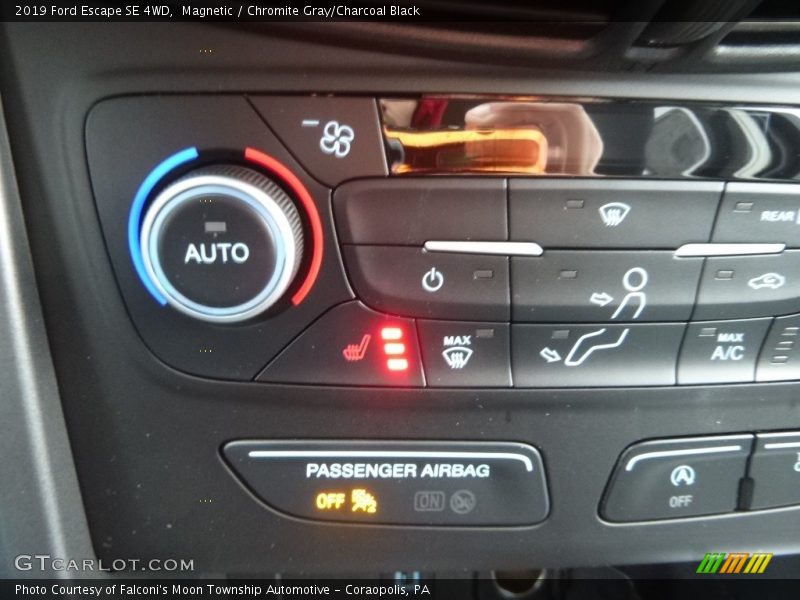 Magnetic / Chromite Gray/Charcoal Black 2019 Ford Escape SE 4WD