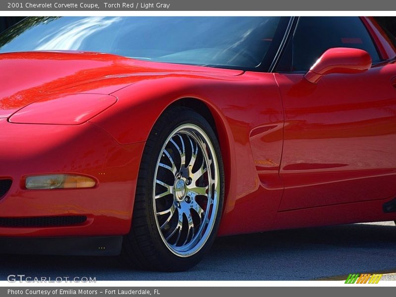 Torch Red / Light Gray 2001 Chevrolet Corvette Coupe